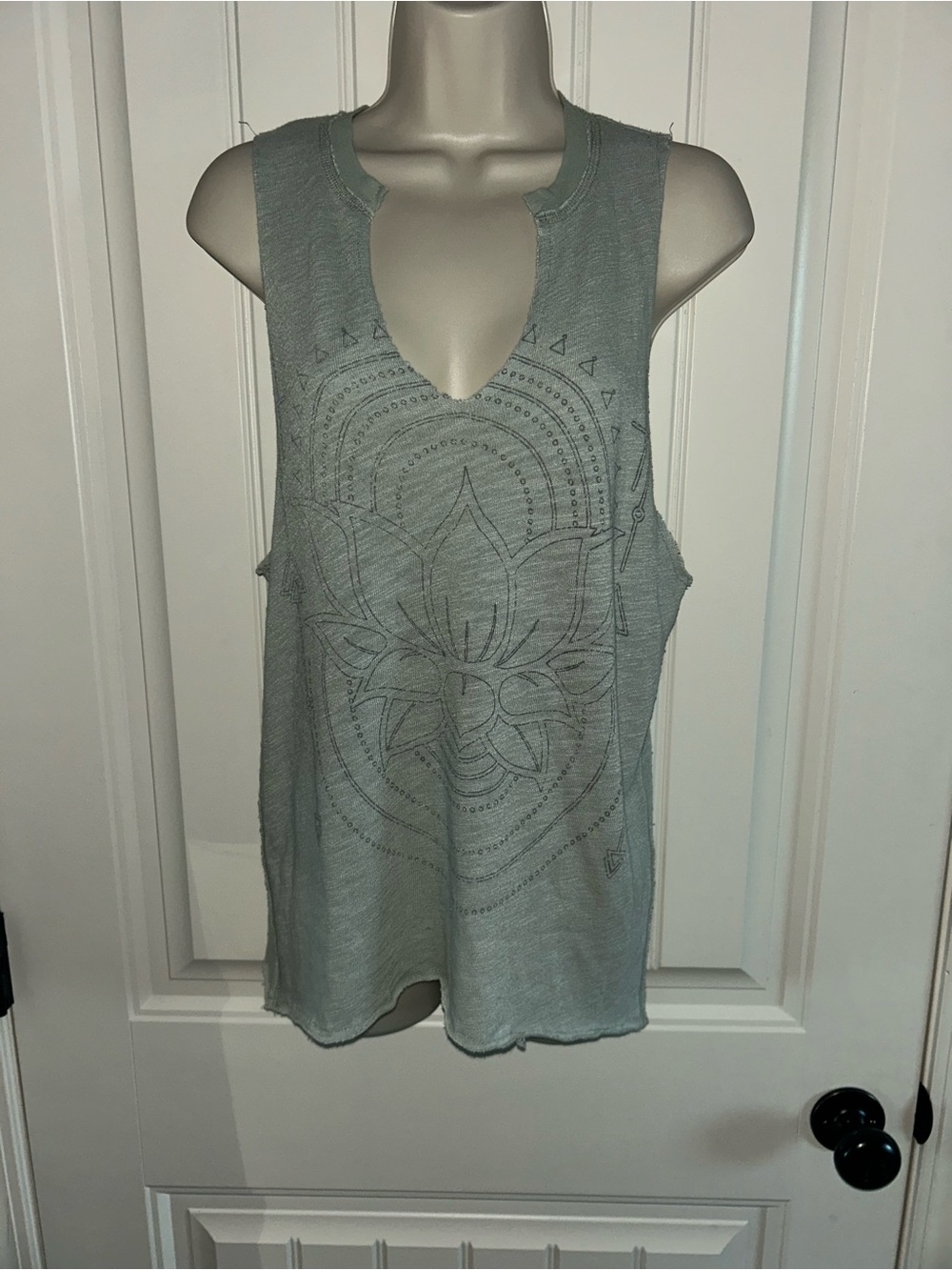 NWT Project Social T Lotus Graphic Raw-Edge Tank Top - Sage Green Sz M